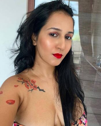 Full leaked Zewwandi private onlyfans photo