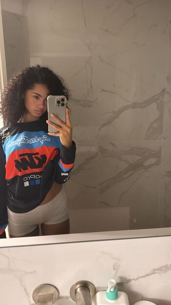 Full leaked Znefer page private onlyfans photo