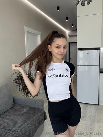 Full leaked Zoeee princess private onlyfans photo