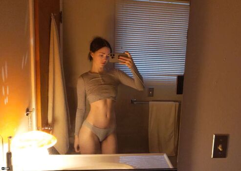 Full leaked Zoeplzshutup private onlyfans photo