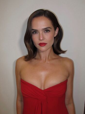 Full leaked Zoey deutch page private onlyfans photo