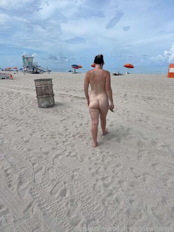 Full leaked Zoeytryingnewthings private onlyfans photo