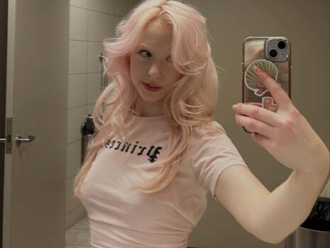 Full leaked Zombielolitas private onlyfans photo