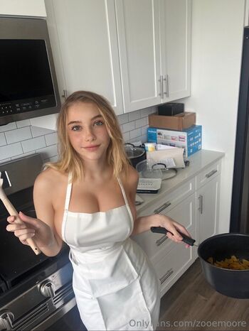 Full leaked Zooemoore private onlyfans photo