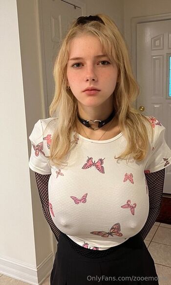 Full leaked Zooemoore private onlyfans photo